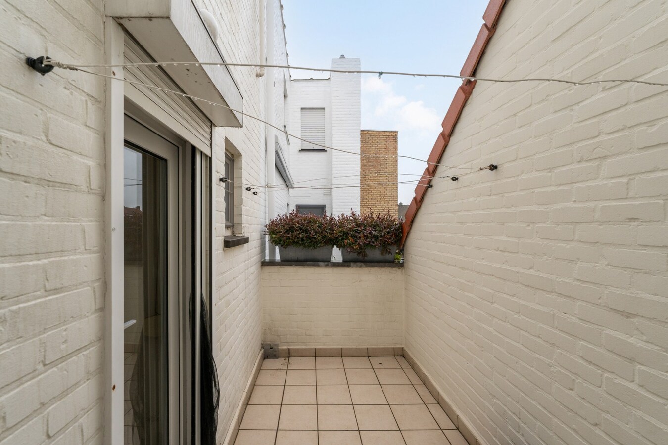 Instapklare, lichtrijke bel-etage woning met ruime garage en terras op centrale ligging 