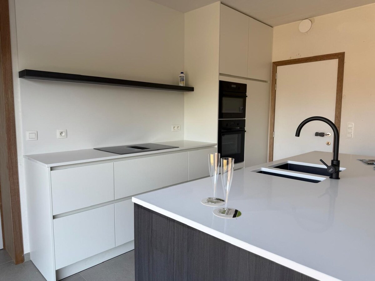 Instapklare nieuwe woning in een rustige woonwijk 