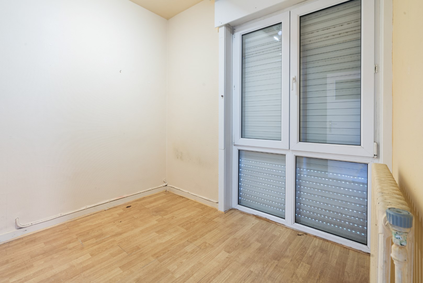 Te renoveren 3 slaapkamer appartement vlakbij de Zeedijk van Zeebrugge 
