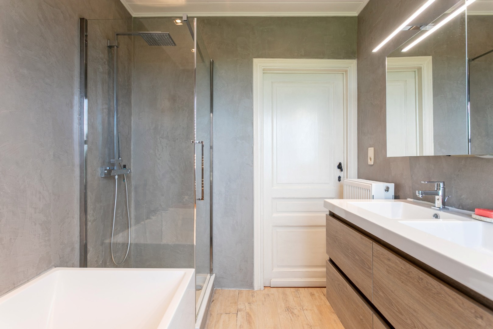 Instapklare driegevelwoning met 3 slpk te Lembeek 