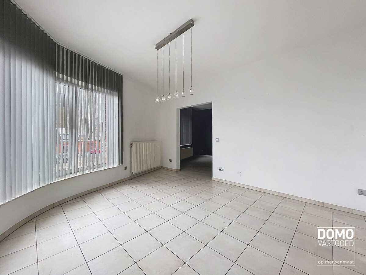RUIM APPARTEMENT VAN 180 M² MET 2 SLAAPKAMERS, RUIME LEEFRUIMTE EN EPC B TE HERK-DE-STAD 