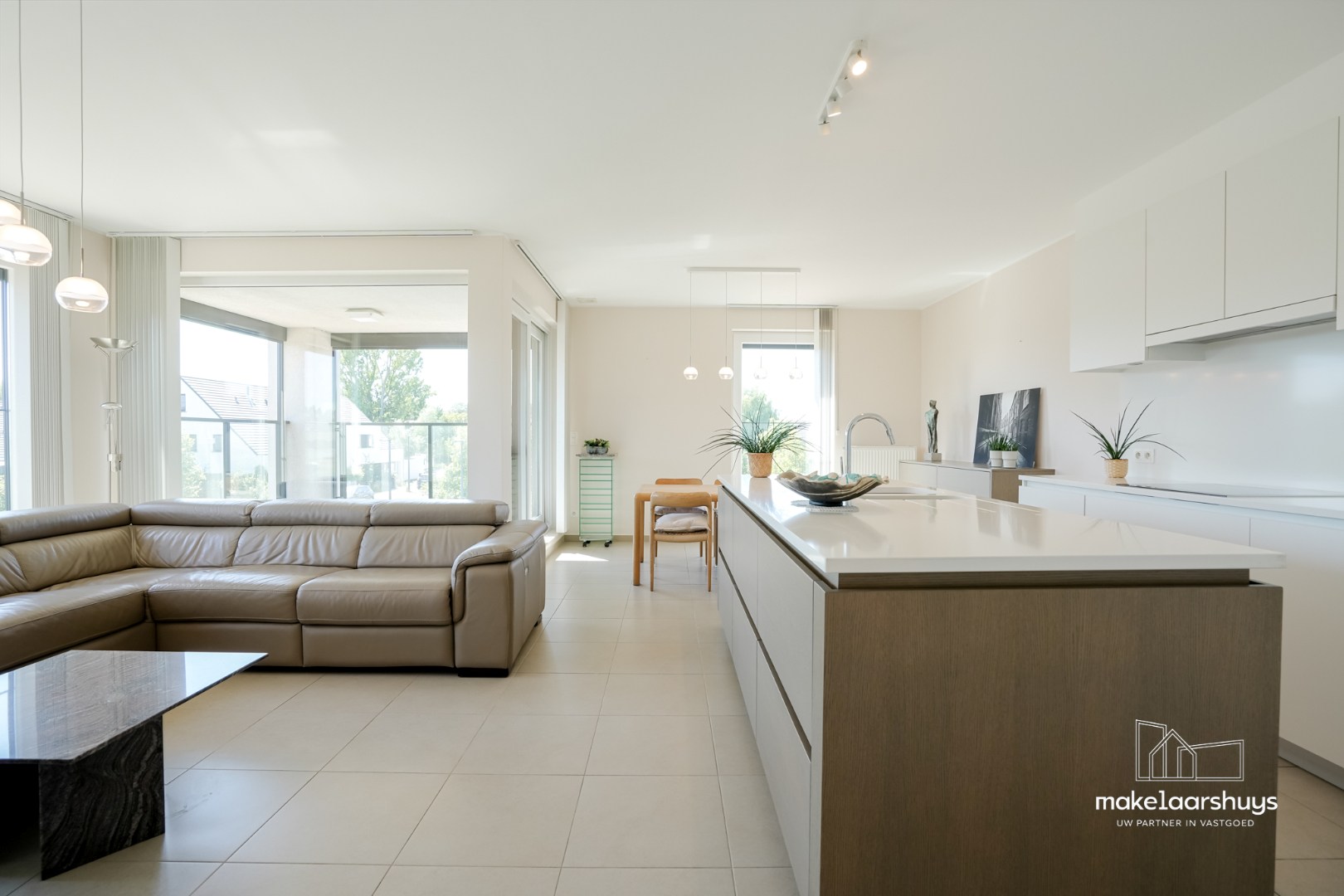 Schitterend 2-slp.app met terras en 2 garagestaanplaatsen 