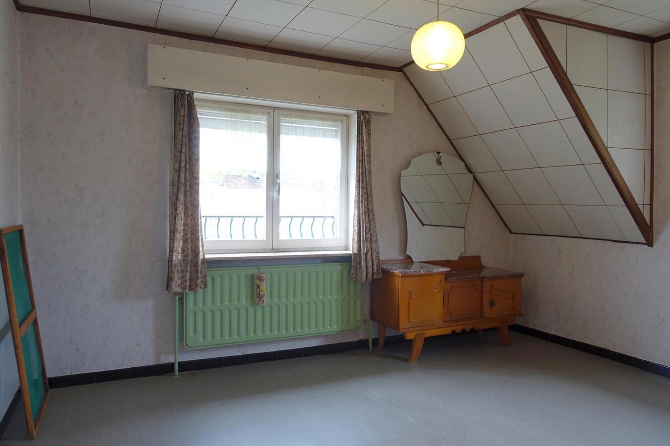 Op te knappen villa op landelijke ligging 