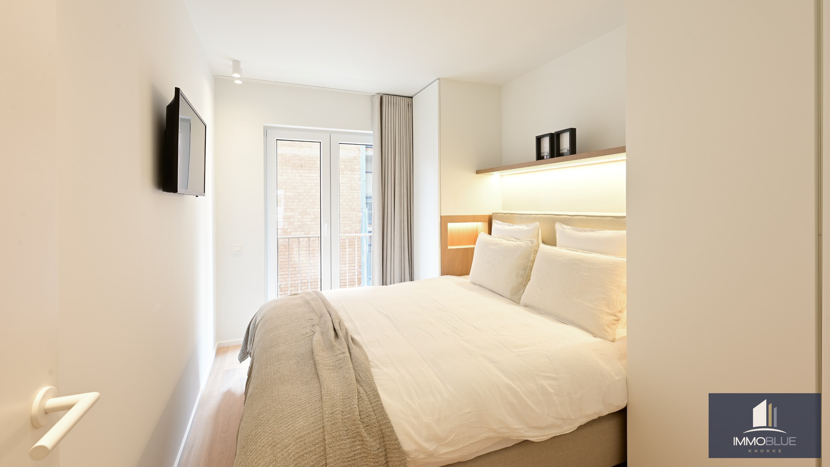 Volledig gerenoveerd appartement met zijdelings zeezicht. 