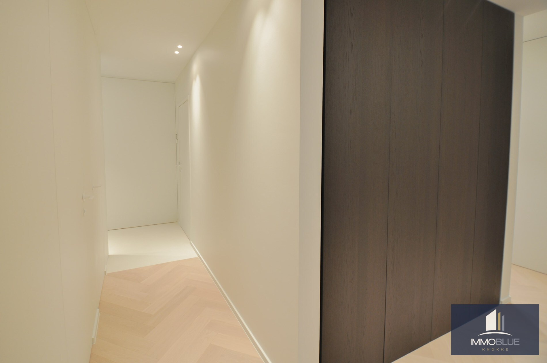 Uitzonderlijk, tijdloos volledig gerenoveerd appartement met een open zicht . 