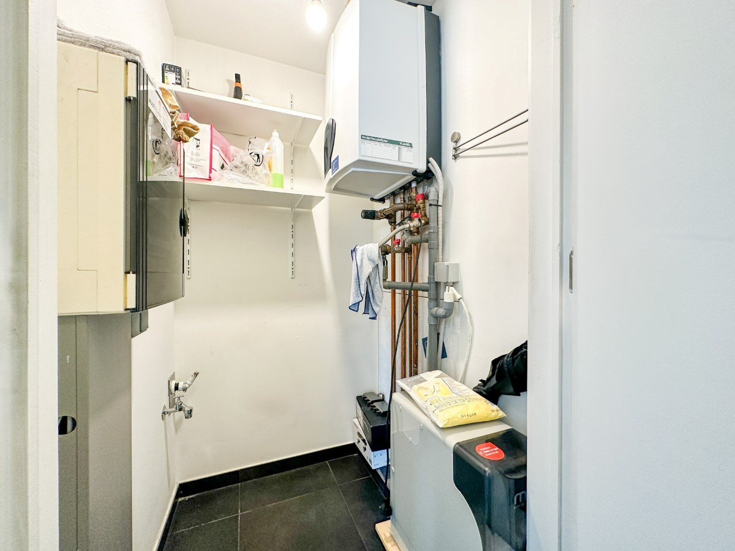 Instapklaar energiezuinig appartement hartje Eernegem, met zonnig terras, topligging. 