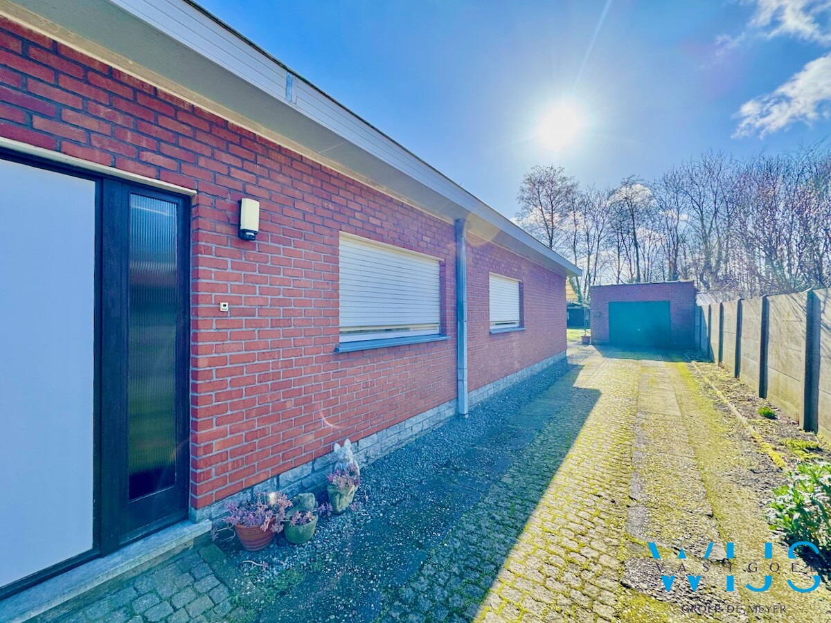 Alleenstaande bungalow op 793m² te Wippelgem ! 