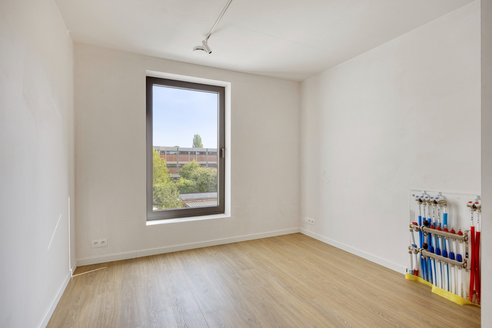 Hoogwaardig afgewerkte nieuwbouwwoning met 4 slpk. in centrum Geel 