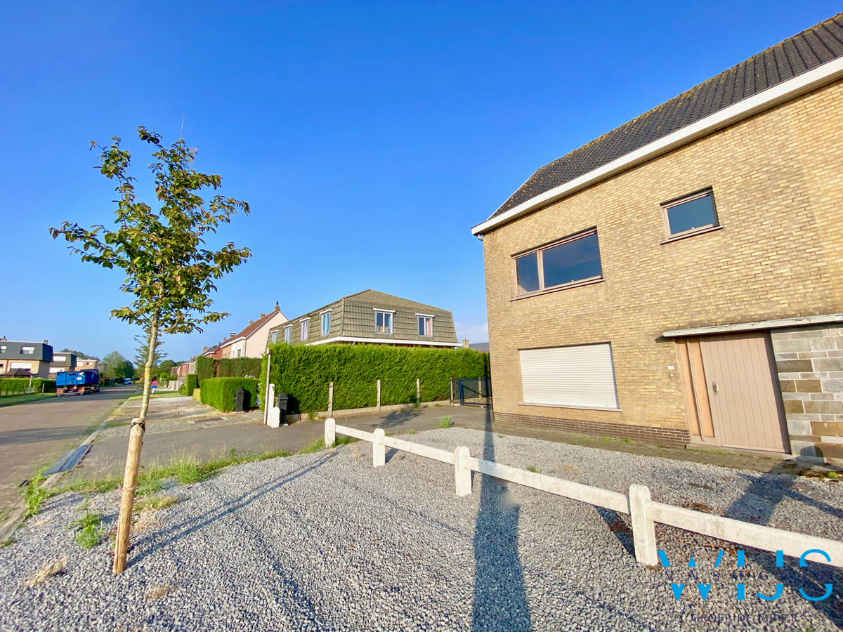 Op te frissen/te renoveren gezinswoning op TOPlocatie te ERTVELDE! 