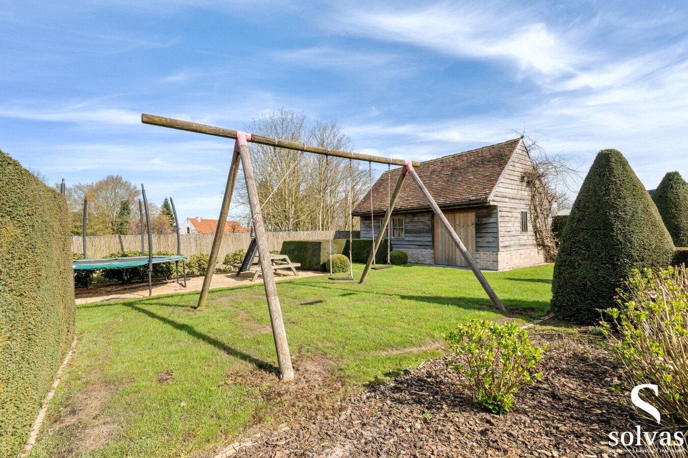 Prachtige open bebouwing met 4 slaapkamers in Poesele, bouwjaar 2000, op 1070m² perceeloppervlakte, 270m² bewoonbare oppervlakte 