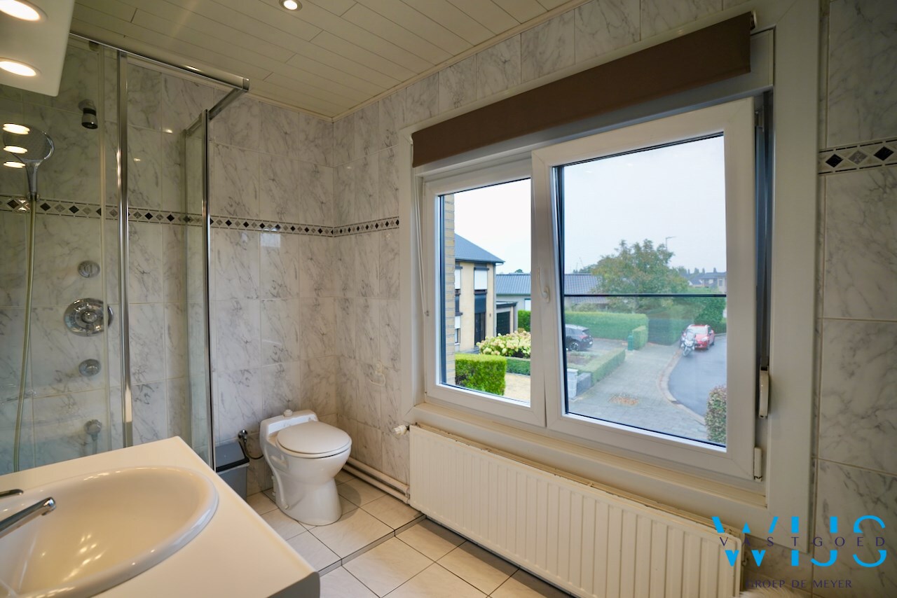 Ruime gezinswoning met 5 slaapkamers te Zelzate! 