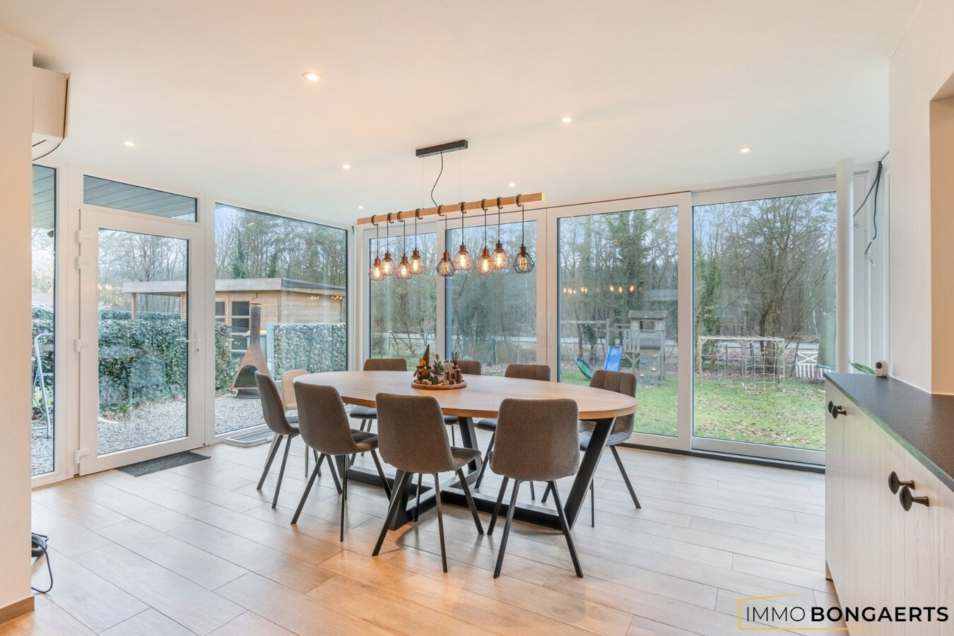 Gerenoveerde woning met 4 slaapkamers op rustige ligging 