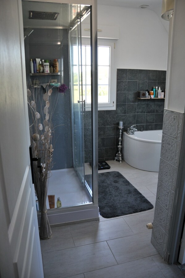 Prachtige, volledig gerenoveerde villa/paardenlandgoed op ca. 2,8 ha in Calvados, Normandië, Frankrijk 