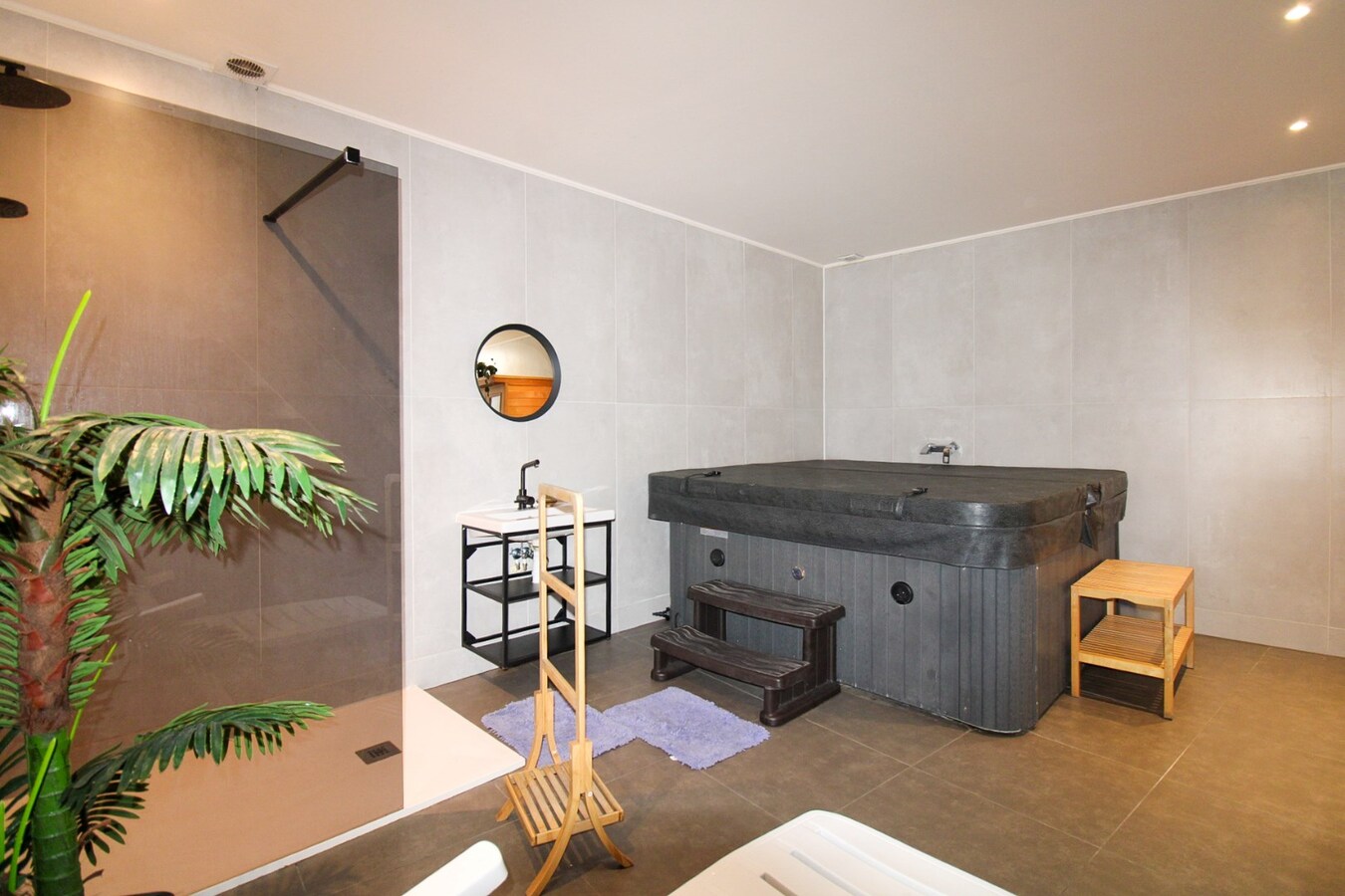 Veelzijdig handelshuis met woonst en luxueuze B&amp;B op toplocatie aan de Markt van Temse! 