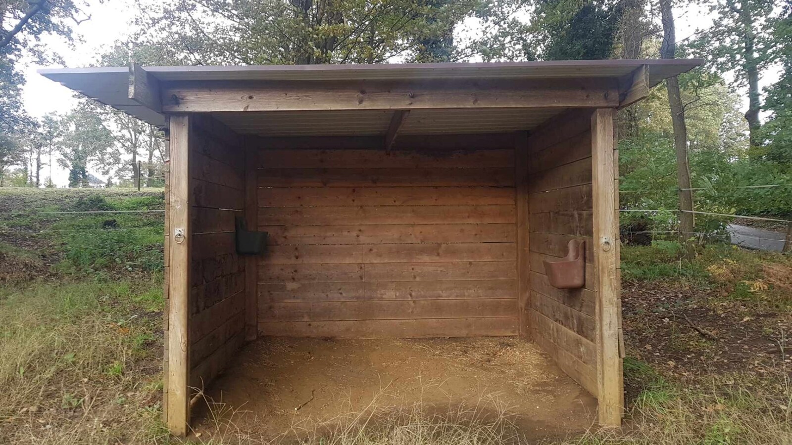 Champ avec abri sur environ 45 ares à la frontière de Lummen/Beringen 