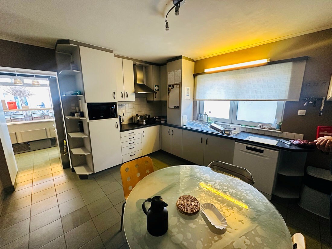 Aantrekkelijke opbrengsteigendom in het hart van Kuringen! 