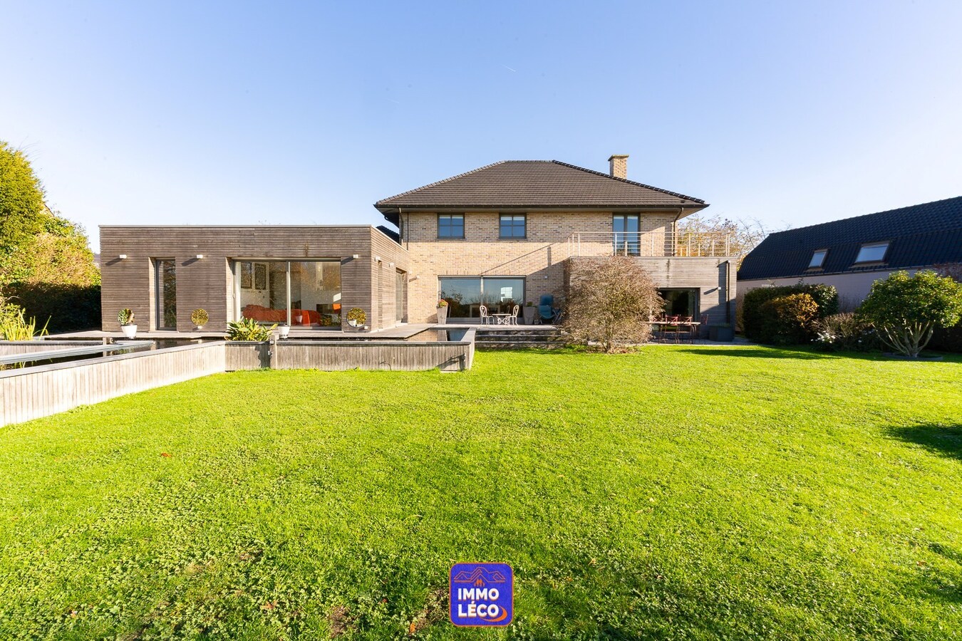 Propriété de prestige au Bois Fichaux avec dépendance, érigée sur 1899m² ! Vue imprenable ! 