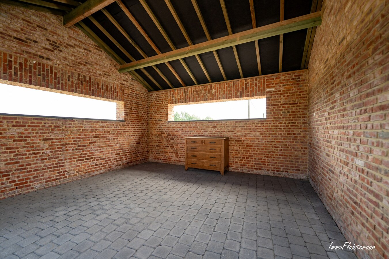 Unieke, gerenoveerde hoevewoning met paardenfaciliteiten, bijgebouwen, uitzonderlijk potentieel en zeer bereikbare ligging 