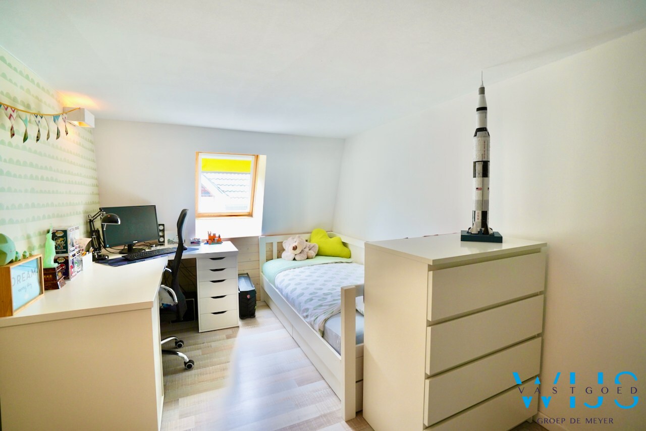 Instapklaar woonhuis met 3 slaapkamers en garage te Boekhoute ! 
