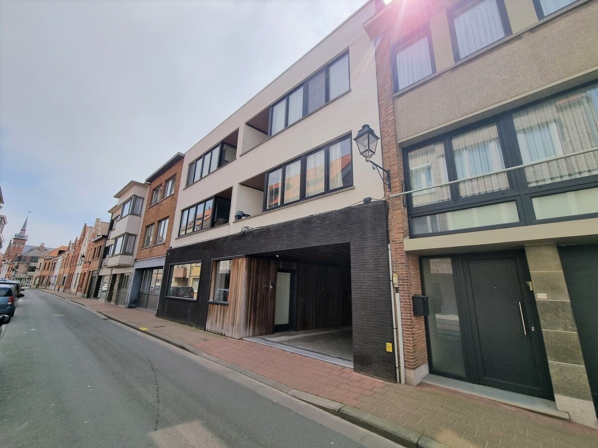 Leuk, centraal gelegen, volledig gerenoveerd appartement te Heist 