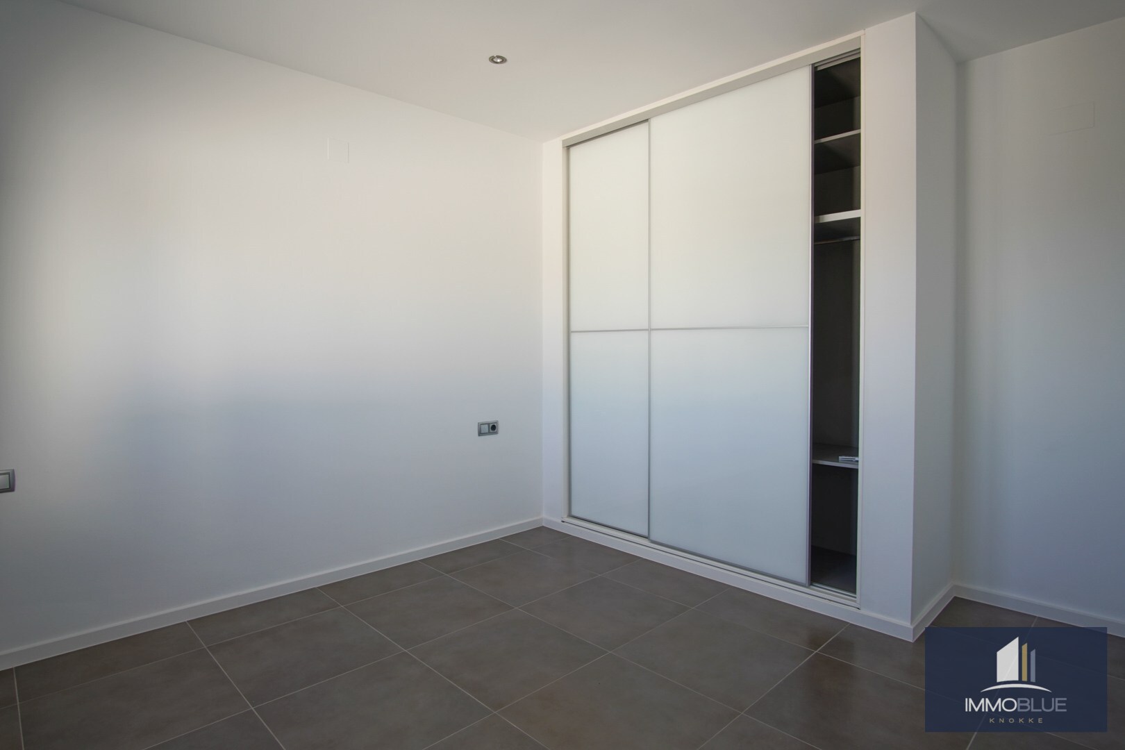 Charmante villa met aangekoppeld bijgebouw met een open uitzicht op de zee. 