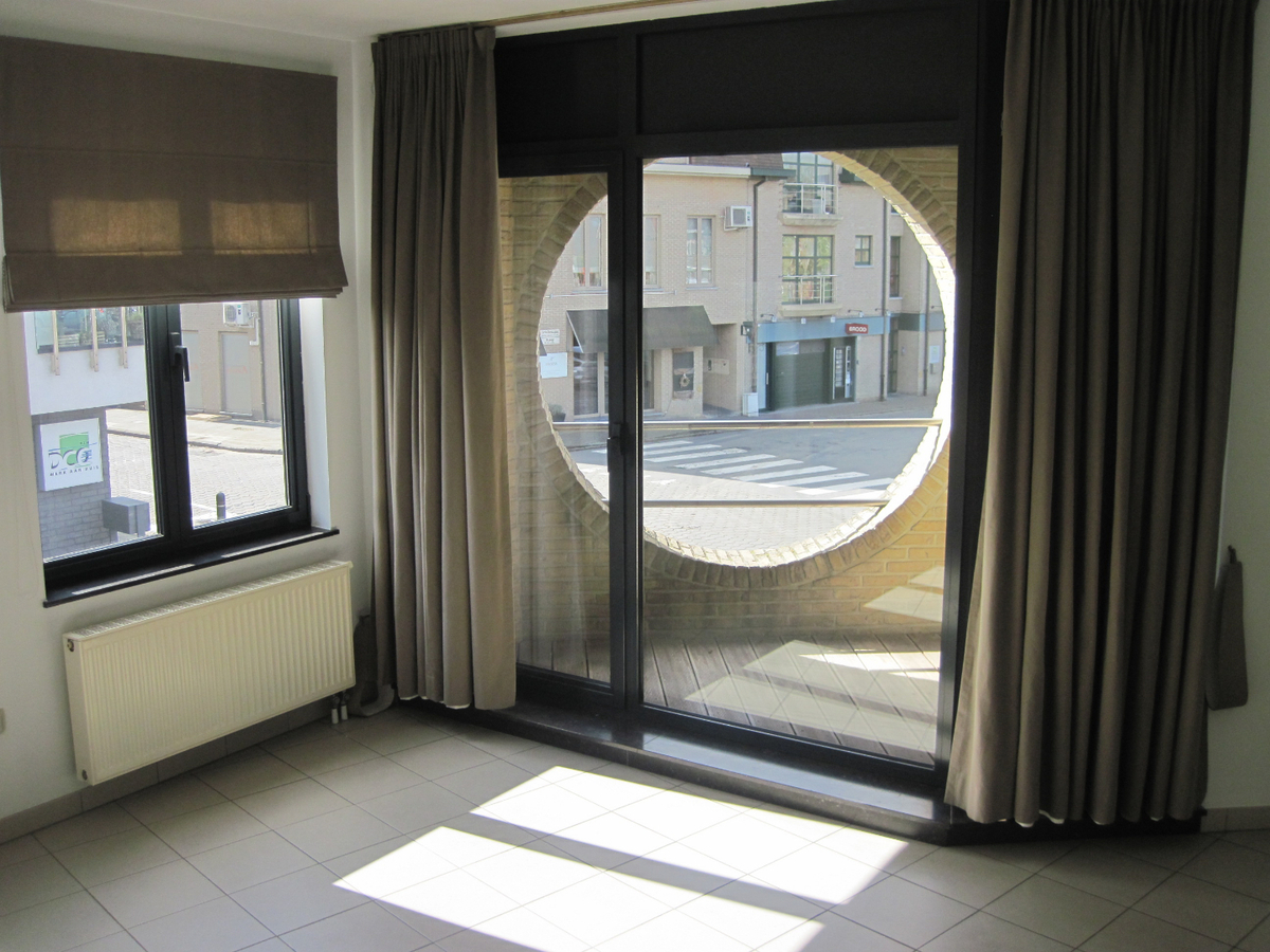 Lichtrijk appartement in centrum Asper.  GEEN VASTE KOSTEN ! 