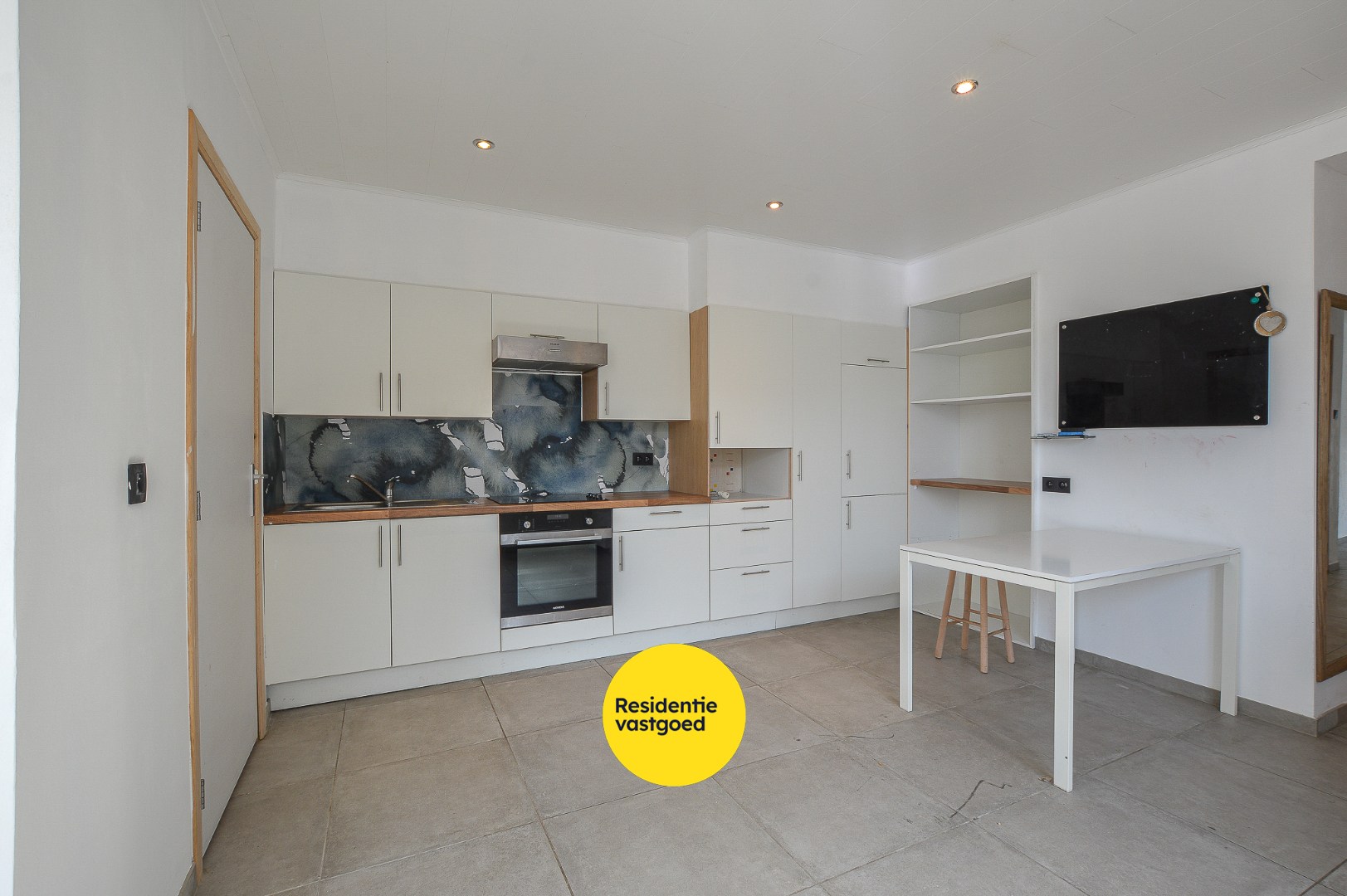 Gerenoveerde woning met 3 slaapkamers te huur nabij Centrum Oudenburg. 