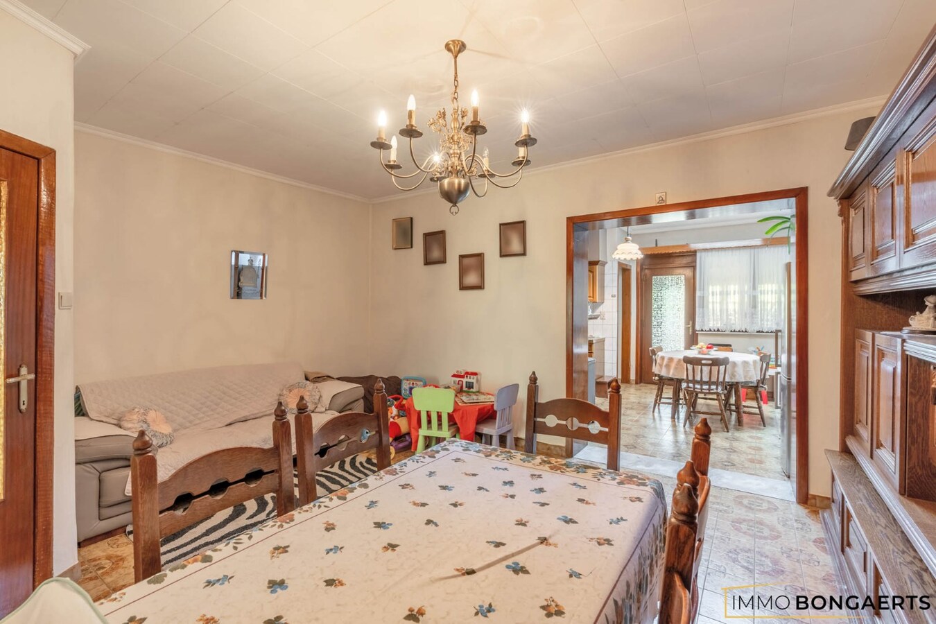 Ruime woning met tuin, garage en 4 slaapkamers. 