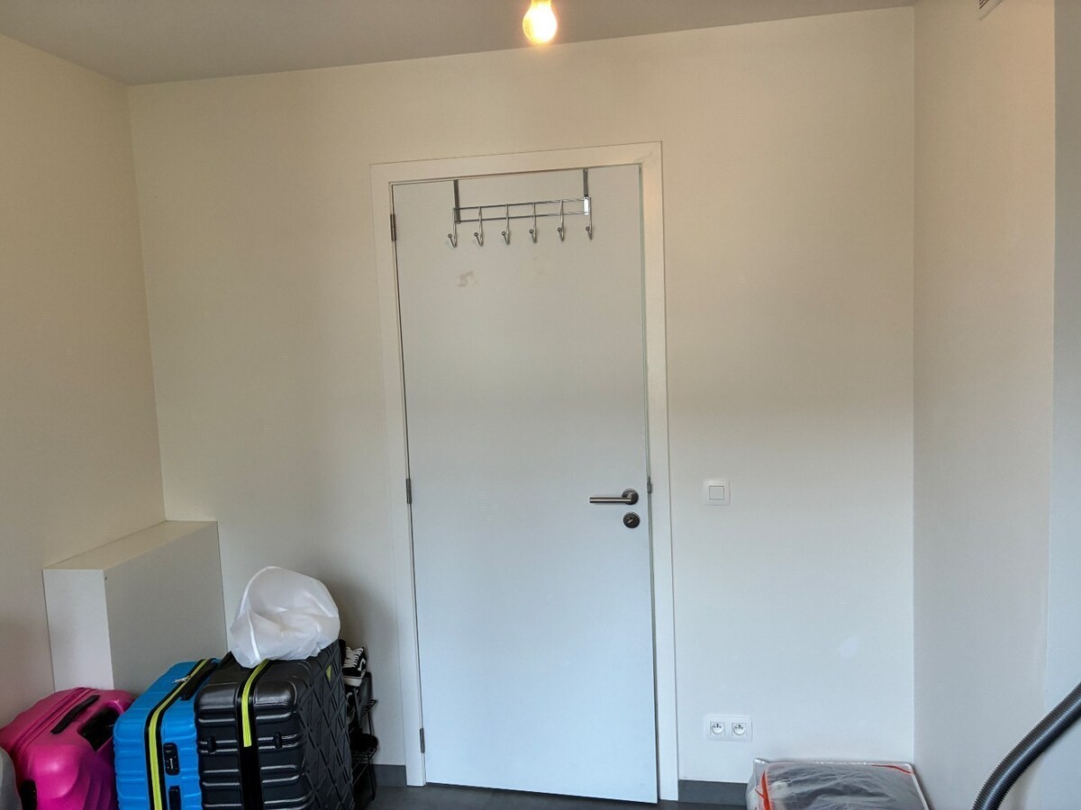 Nieuwbouwwoning op 50m van tramhalte - met terras en tuin ! 