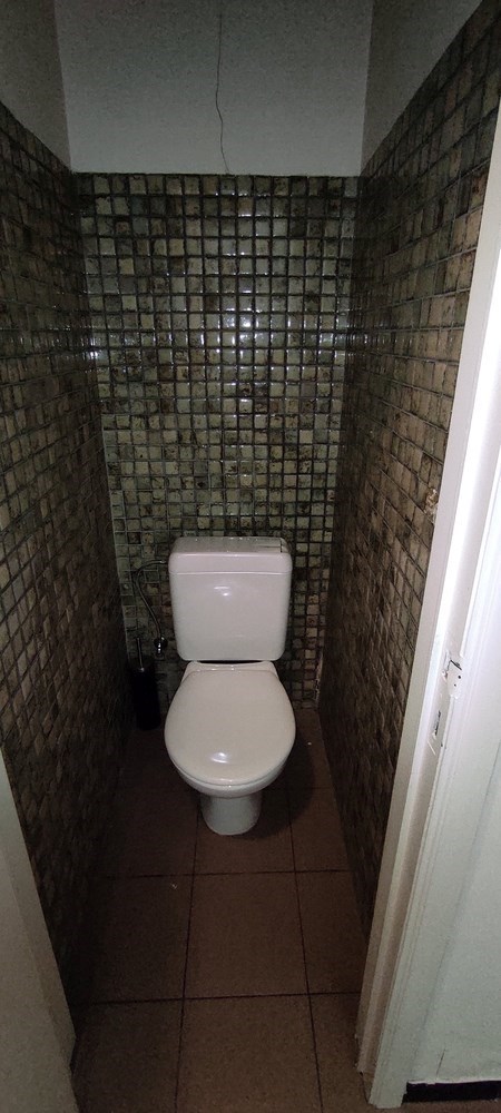 Centraal gelegen handelspand gelegen op een zeer commerciële ligging in de Lippenslaa (POP-UP MOGELIJK) 