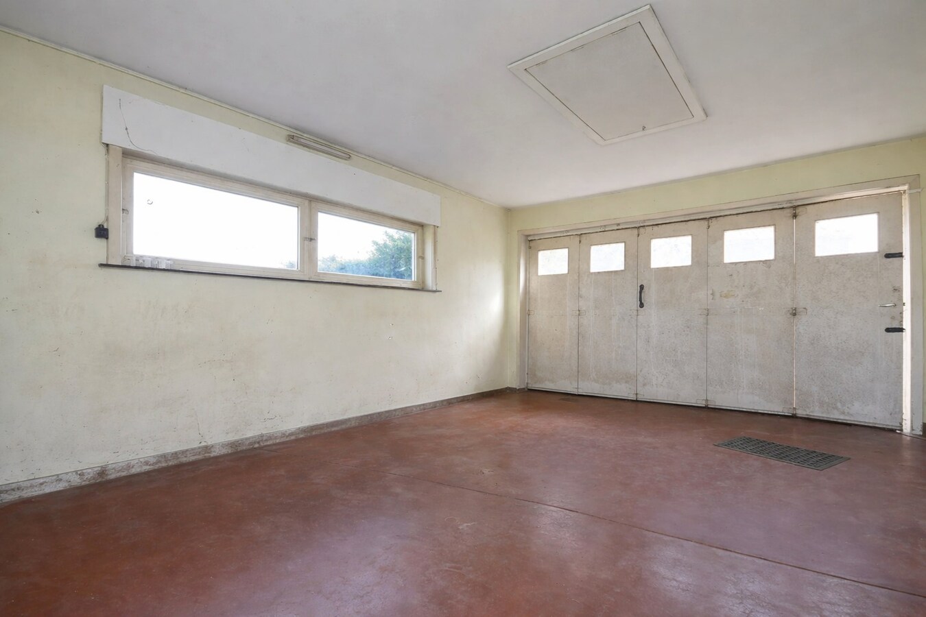 Unieke Gelijkvloerse Villa te Roeselare op 1620m² met 242m² bewoonbare oppervlakte! 