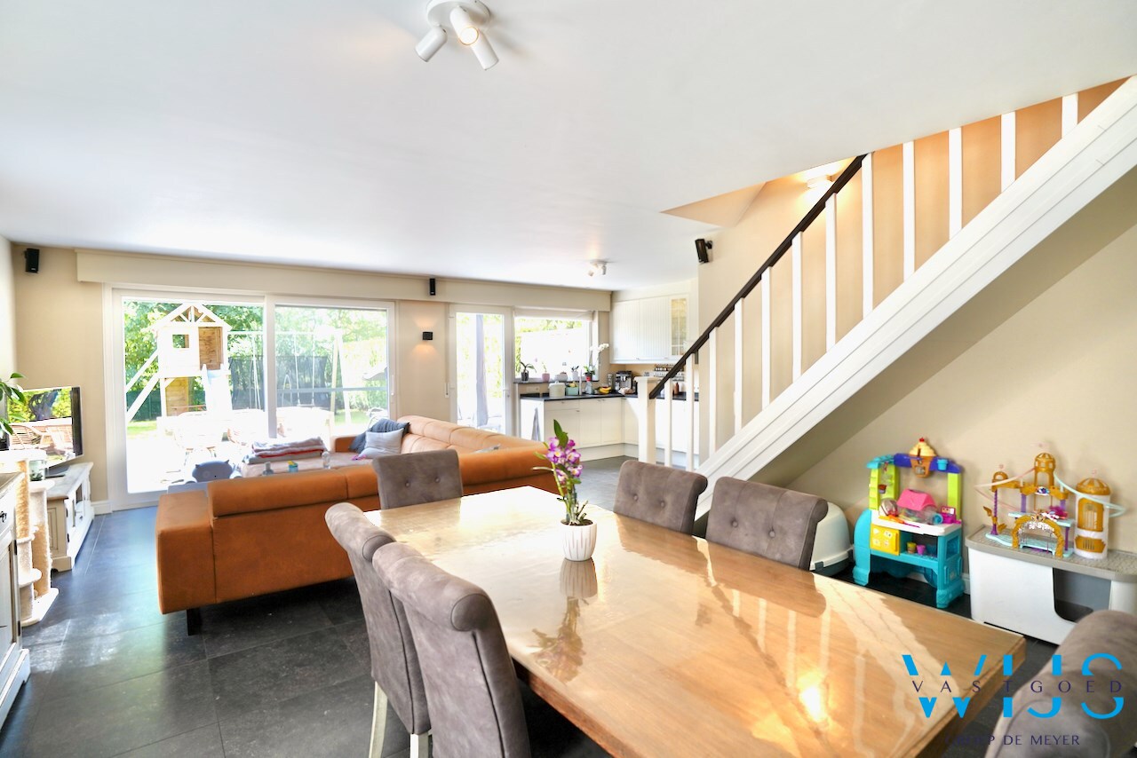 Prachtige recente woning in een zeer rustige wijk te Ertvelde ! 