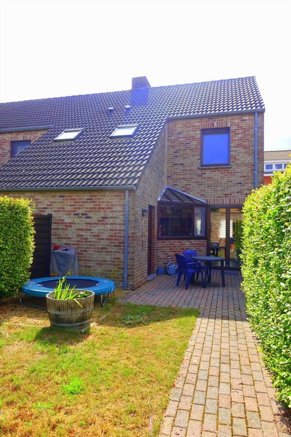 Instapklare woning met dubbele garage 