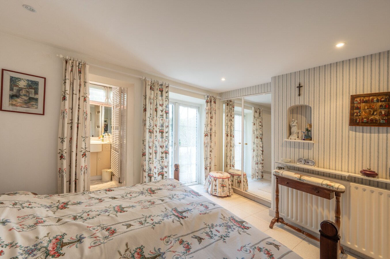 Villa in eclectische stijl met garage en staanplaatsen in het hart van Duinbergen 