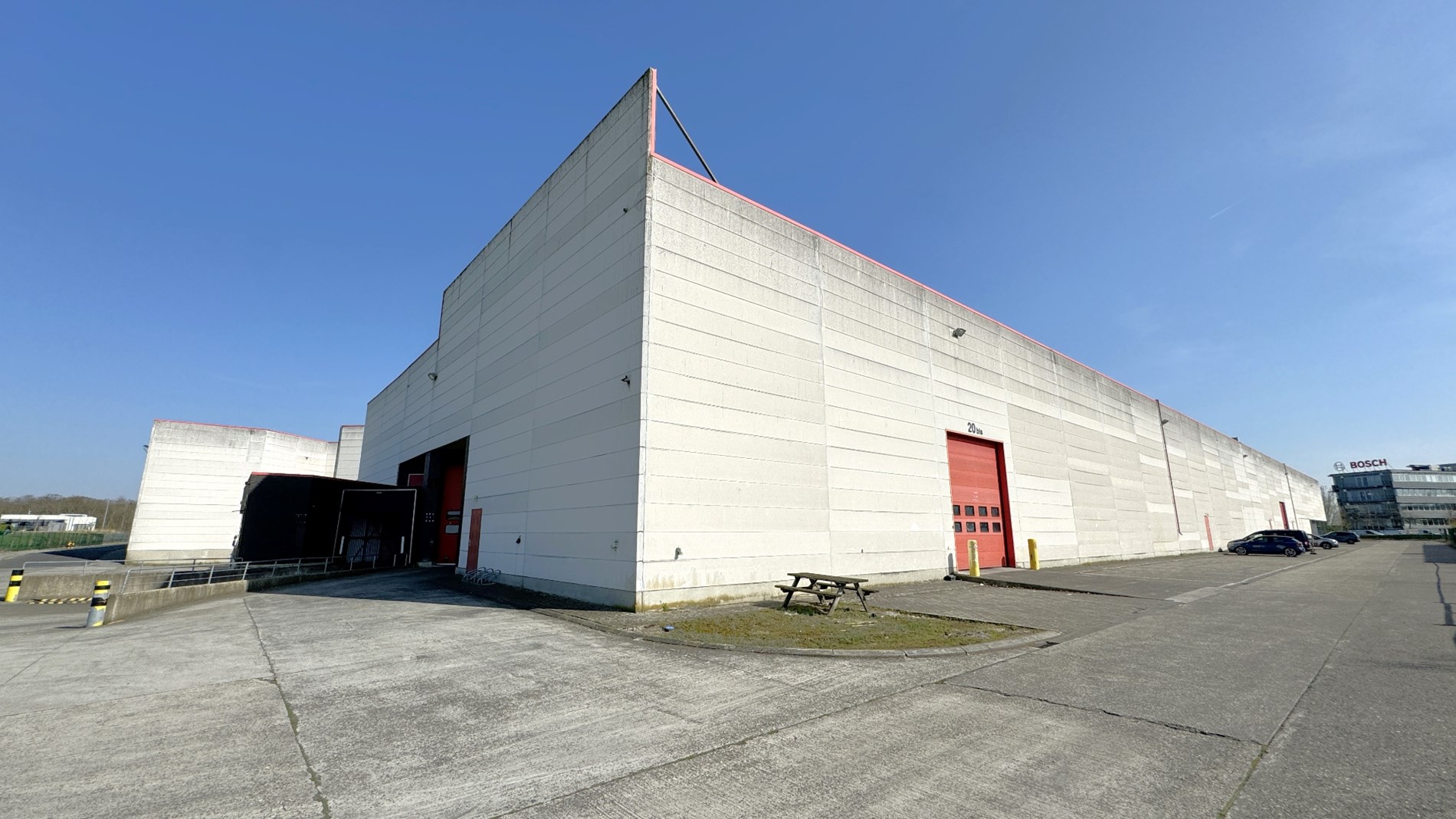 Loods met kantoor te huur nabij E19 in Mechelen