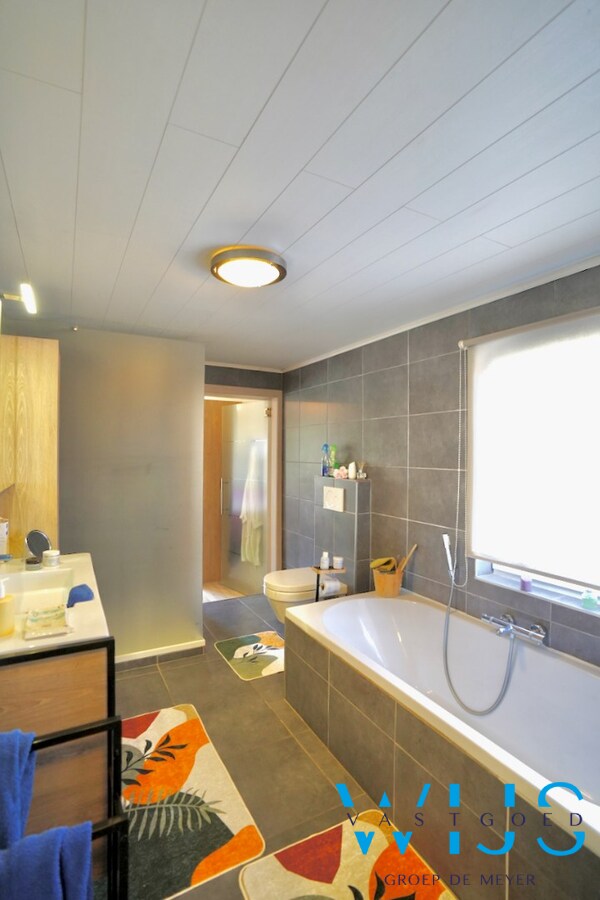 Praktisch en rustig gelegen woning met garage &amp; toffe tuin te Zelzate! 