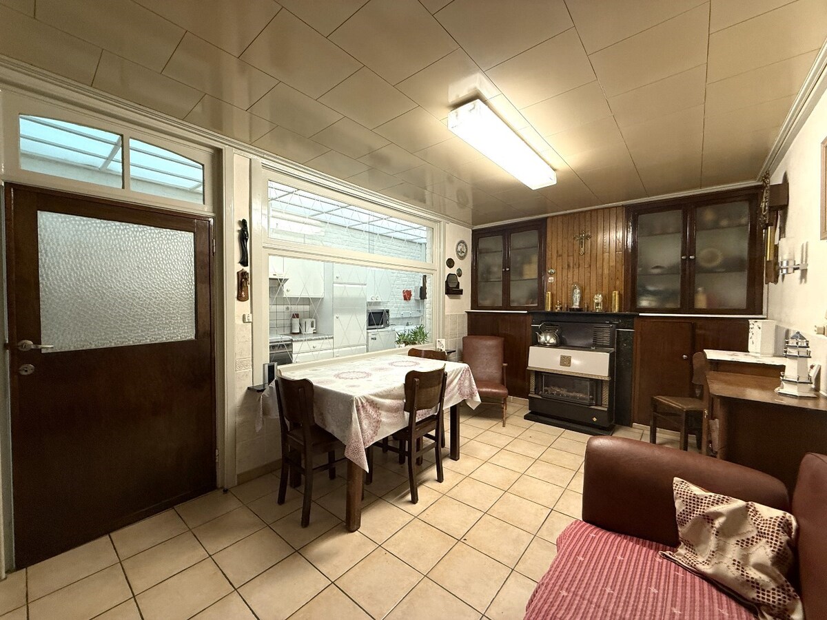 Twee woningen met totaal 5 slaapkamers en tuin te centrum Roeselare 