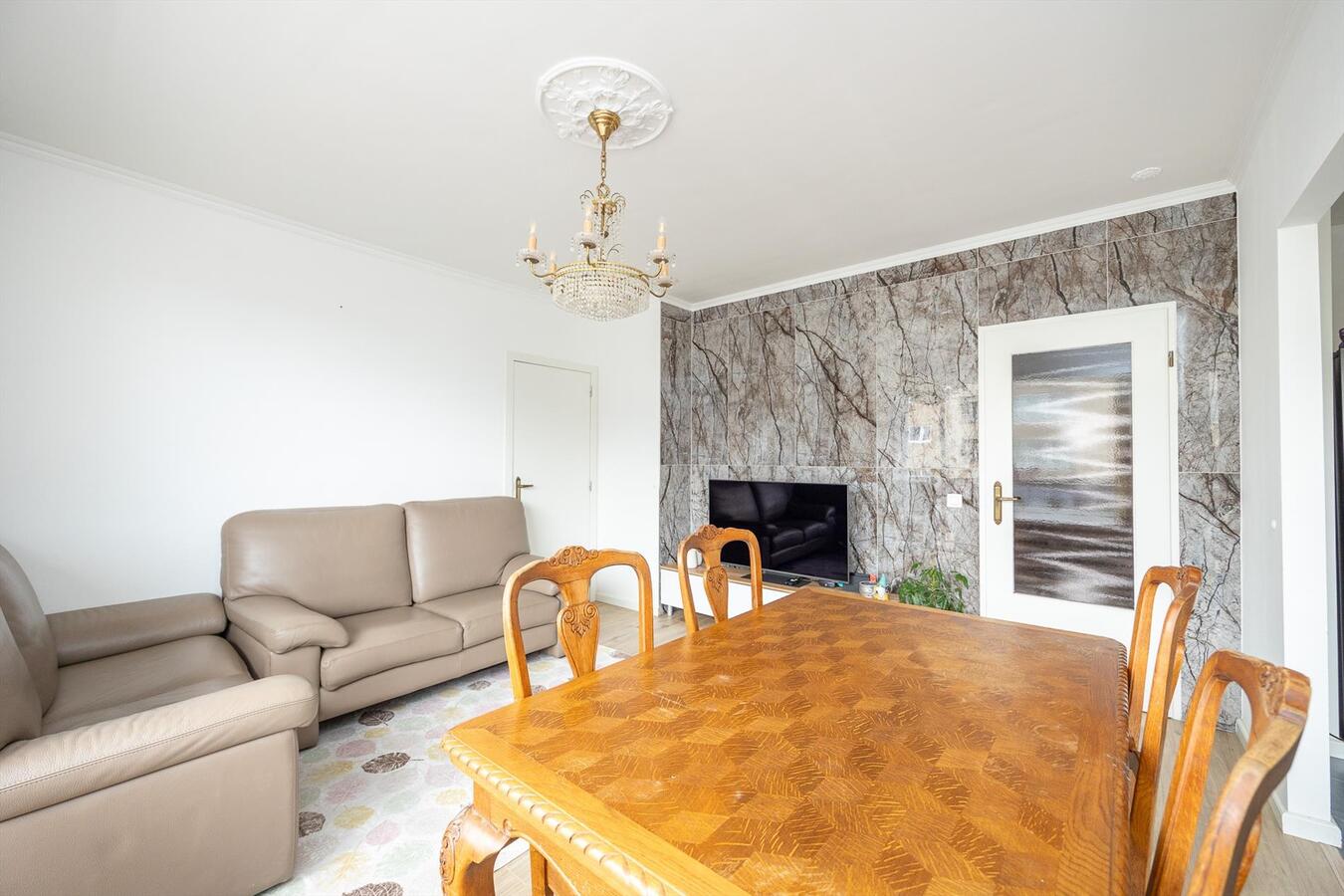 Gerenoveerd appt. met 2 tot 3 slpk en terras te Hoboken! 