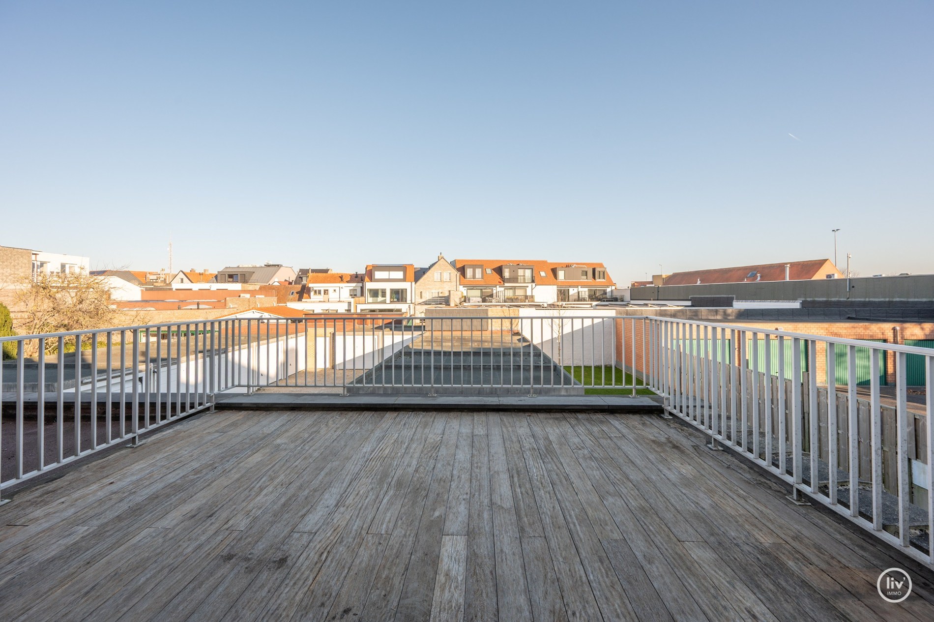 Centraal gelegen 2 slaapkamer appartement met ruime terrassen in een recent gebouwde residentie (met mog. tot aankoop van inpandige garage) 