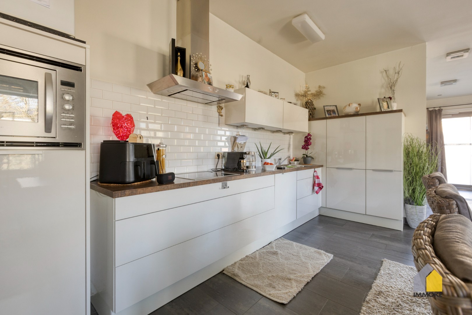 Gelijkvloers appartement (91 m²) in centrum met 1 slpk en parking. 