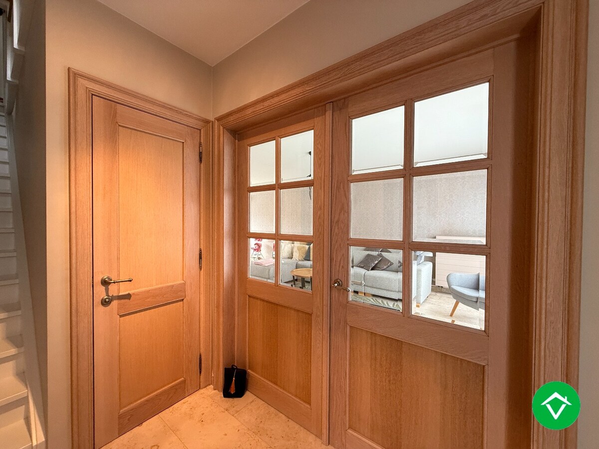 Prachtige rijwoning met 3 slaapkamers, tuin en garage te Roeselare 