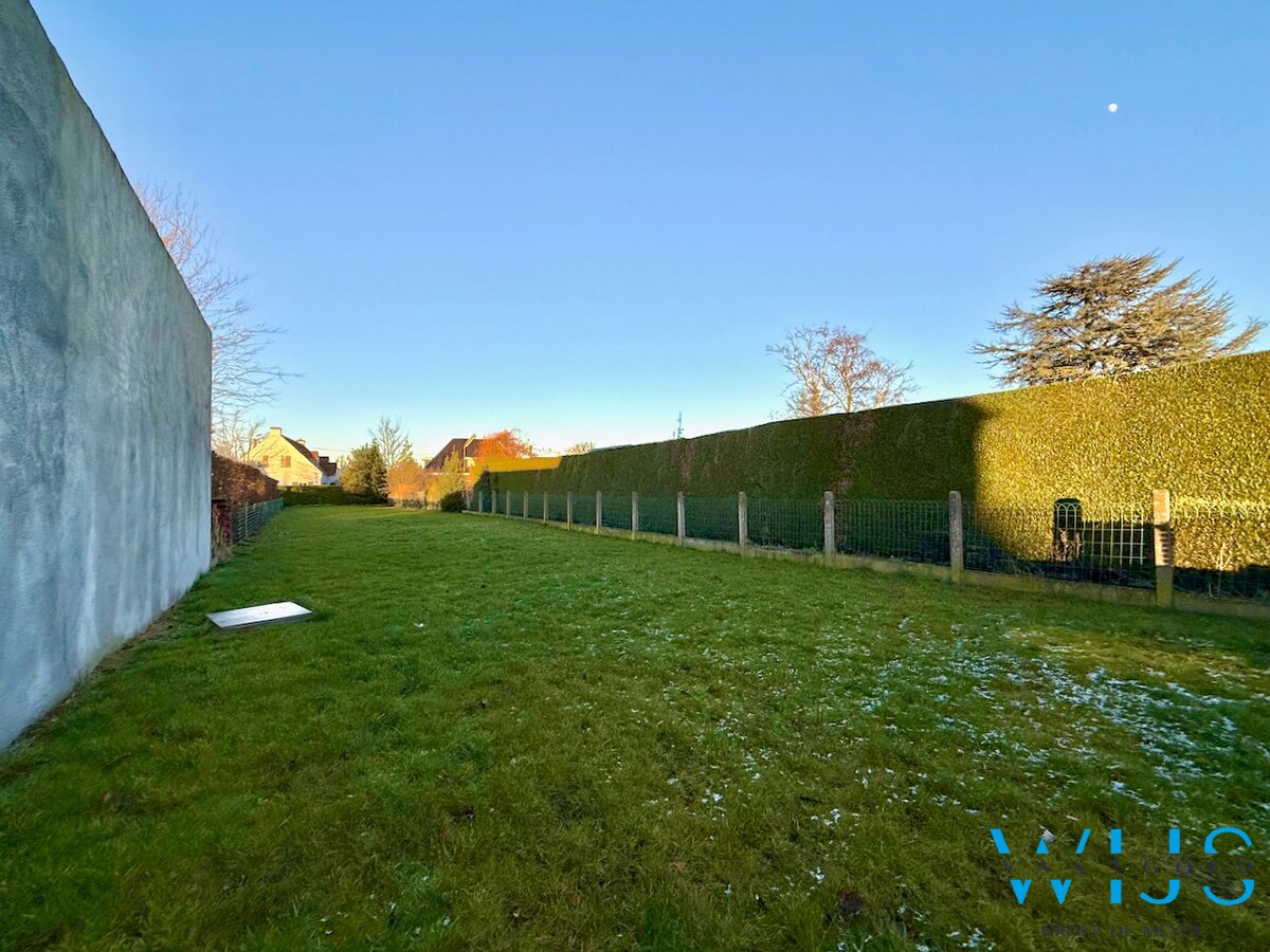 Volledig gerenoveerd woonhuis op 750m² in hartje Ertvelde ! 