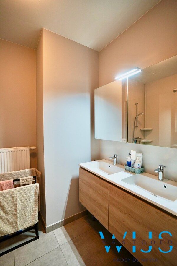 Instapklaar &amp; energiezuinig appartement te centrum Ertvelde ! 