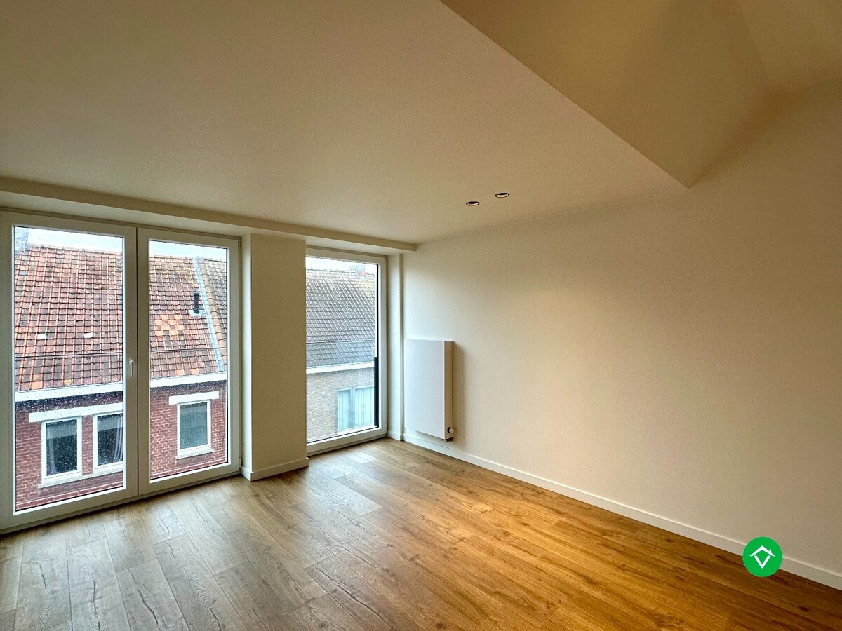 Penthouse met drie slaapkamers en garage in het centrum Koekelare 