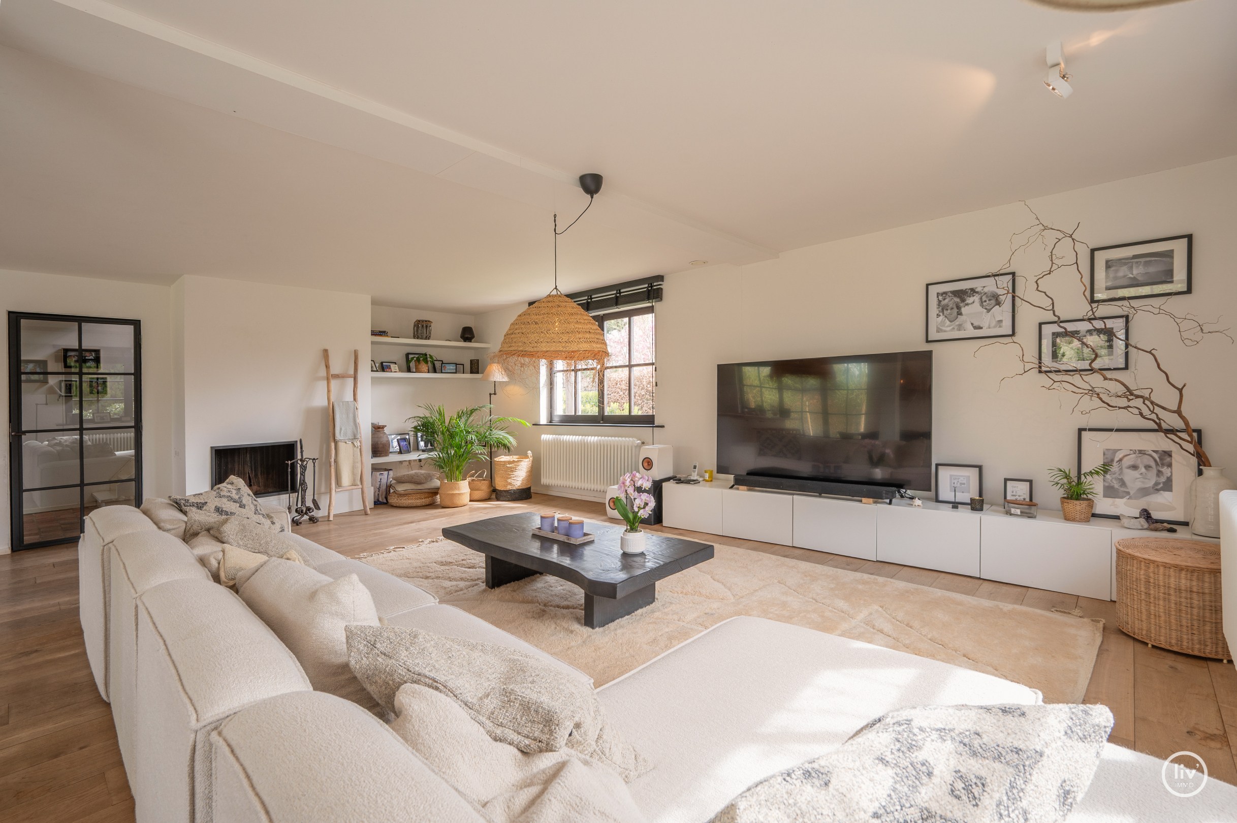 Prachtige vrijstaande villa rustig gelegen te Monikkendreef op een mooi perceel van 1000m2. 