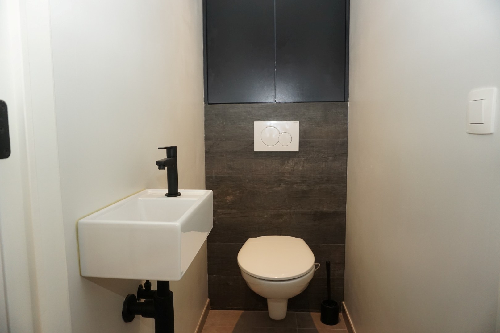 APPARTEMENT RÉCEMMENT CONSTRUIT AVEC 2 CHAMBRES ET PLACE DE PARKING PRÈS DE PETIT PARIS 