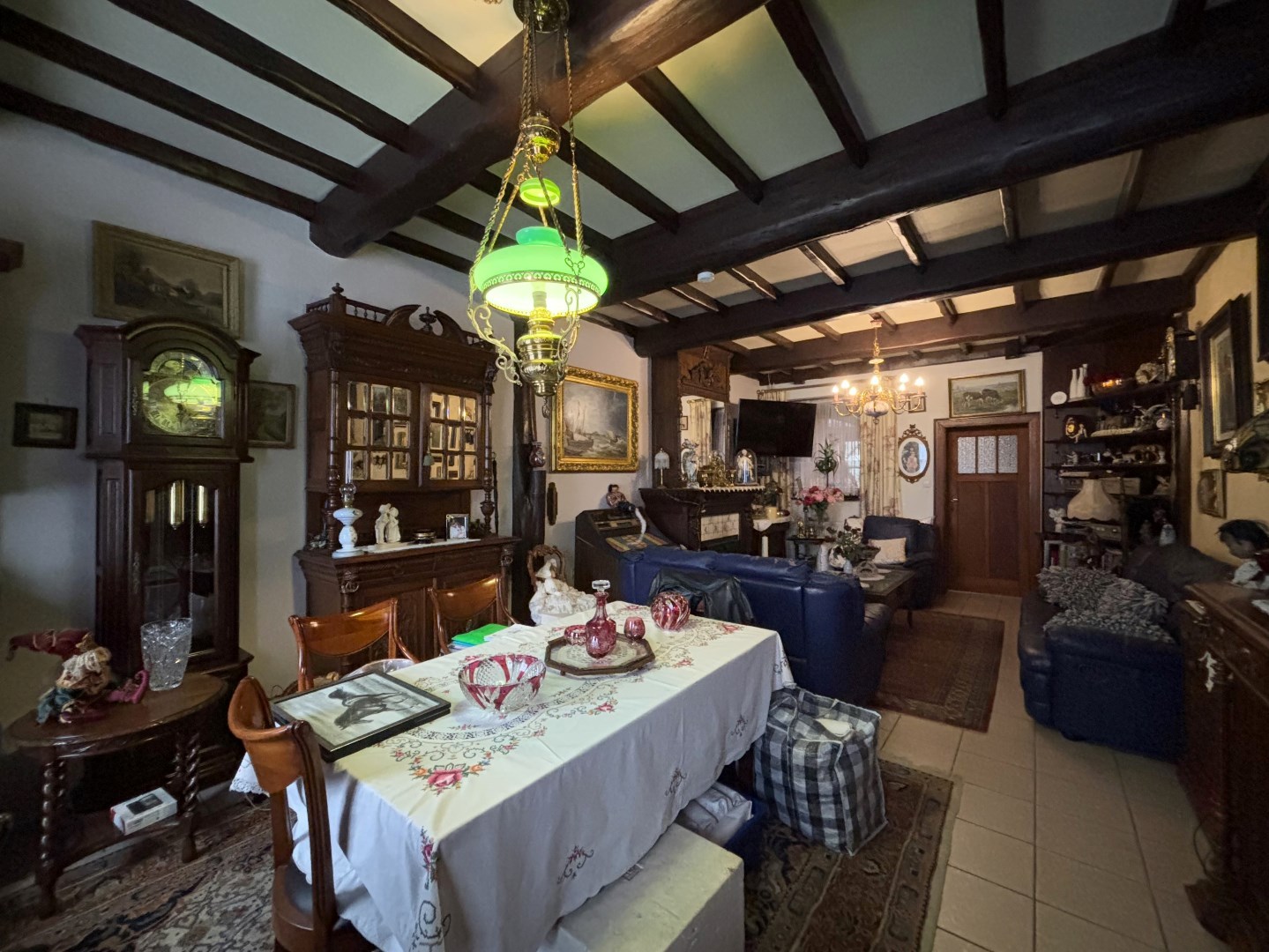 Gezinswoning met 6 slpk. en ruime garage op perceel van 1233m² te Leopoldsburg 