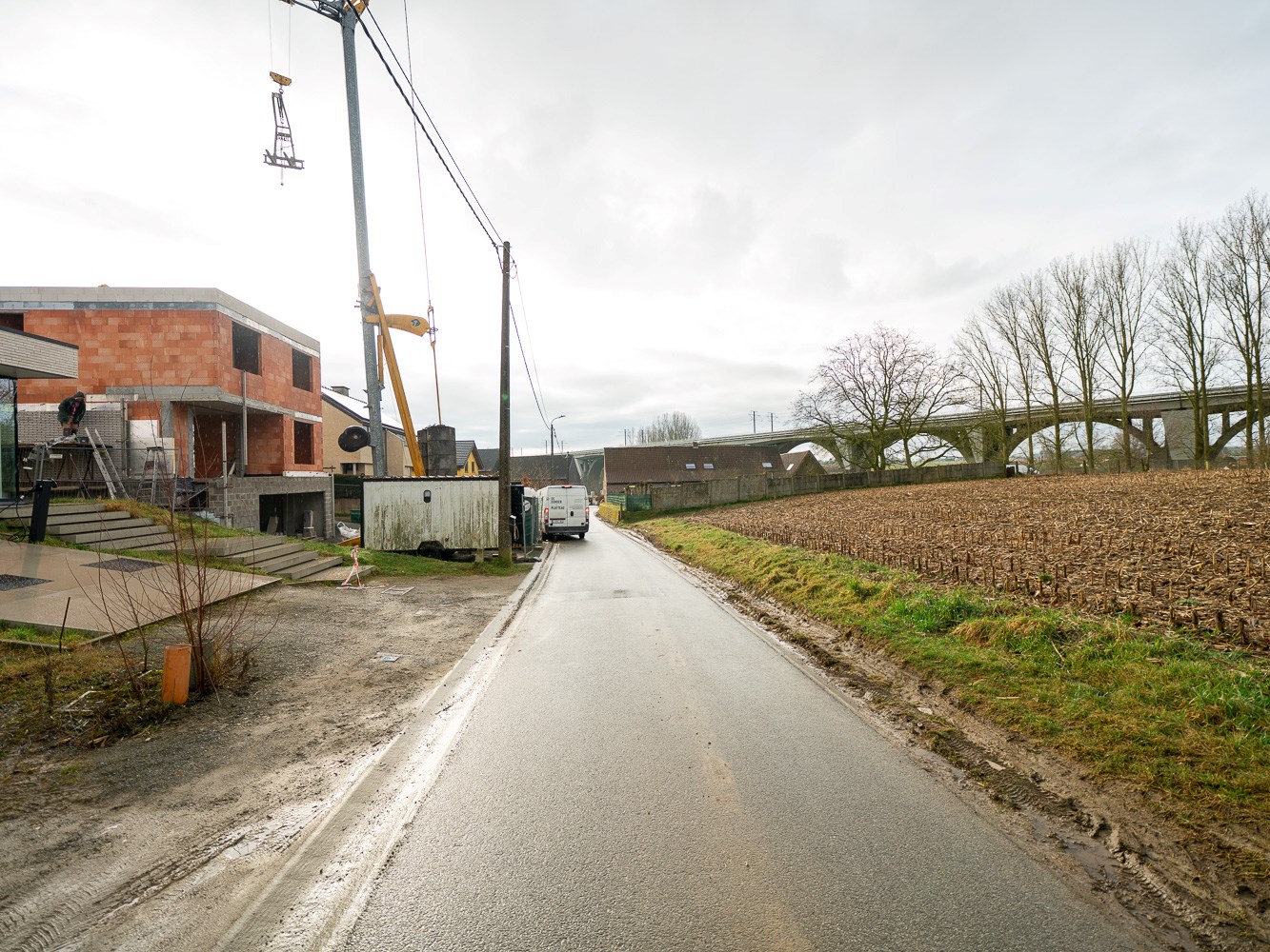 Residentieel gelegen bouwgrond (3a 85ca) voor een 3-gevel 