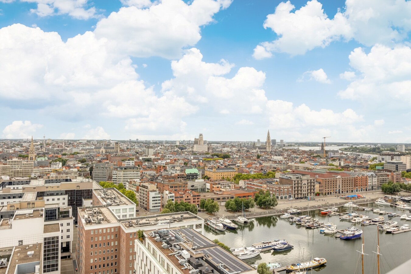 Stijlvol appt. met terras in de 'London Tower' op 't Eilandje! 