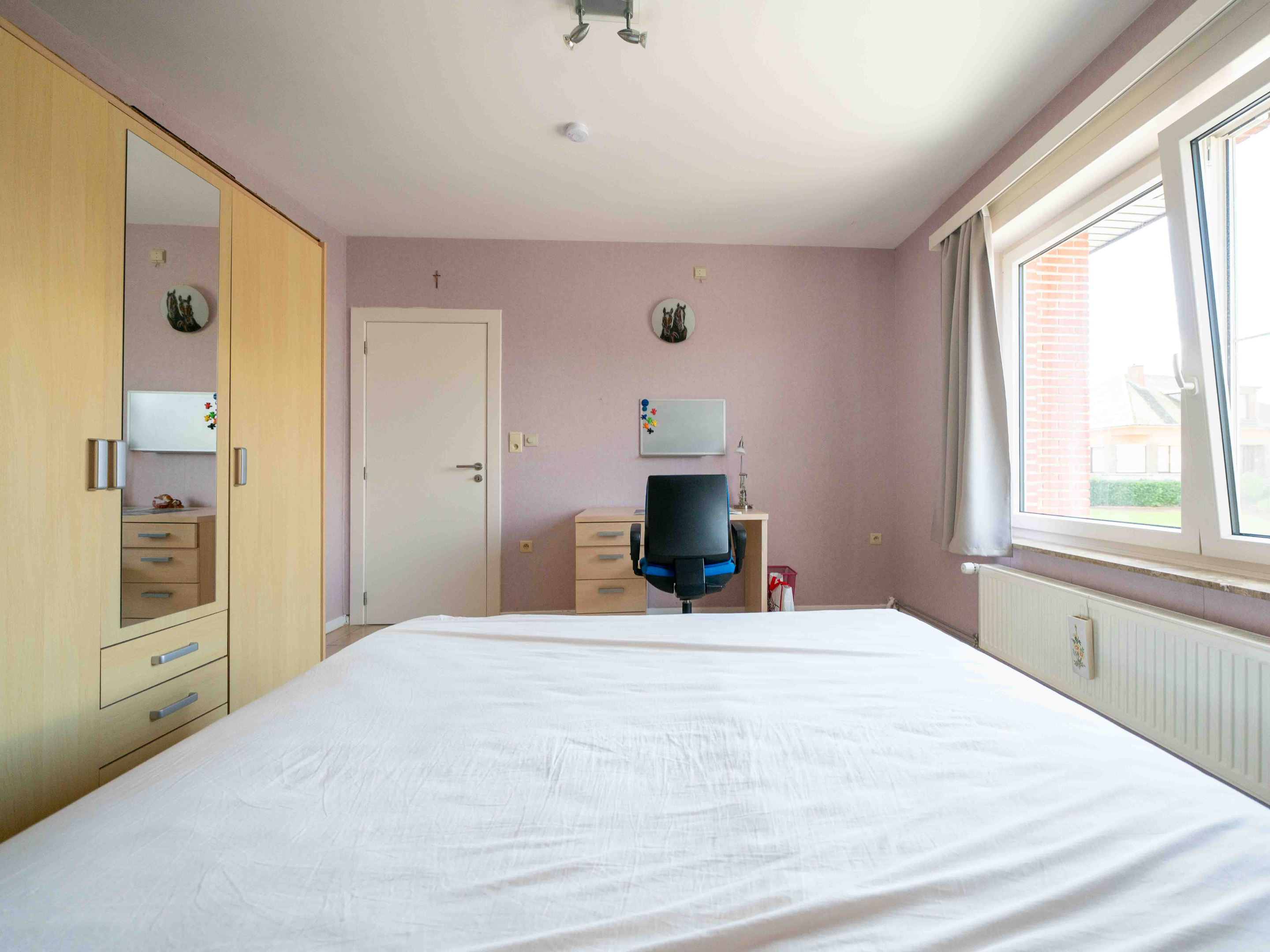 Zeer ruime gezinswoning met 4 slaapkamers en bureel 